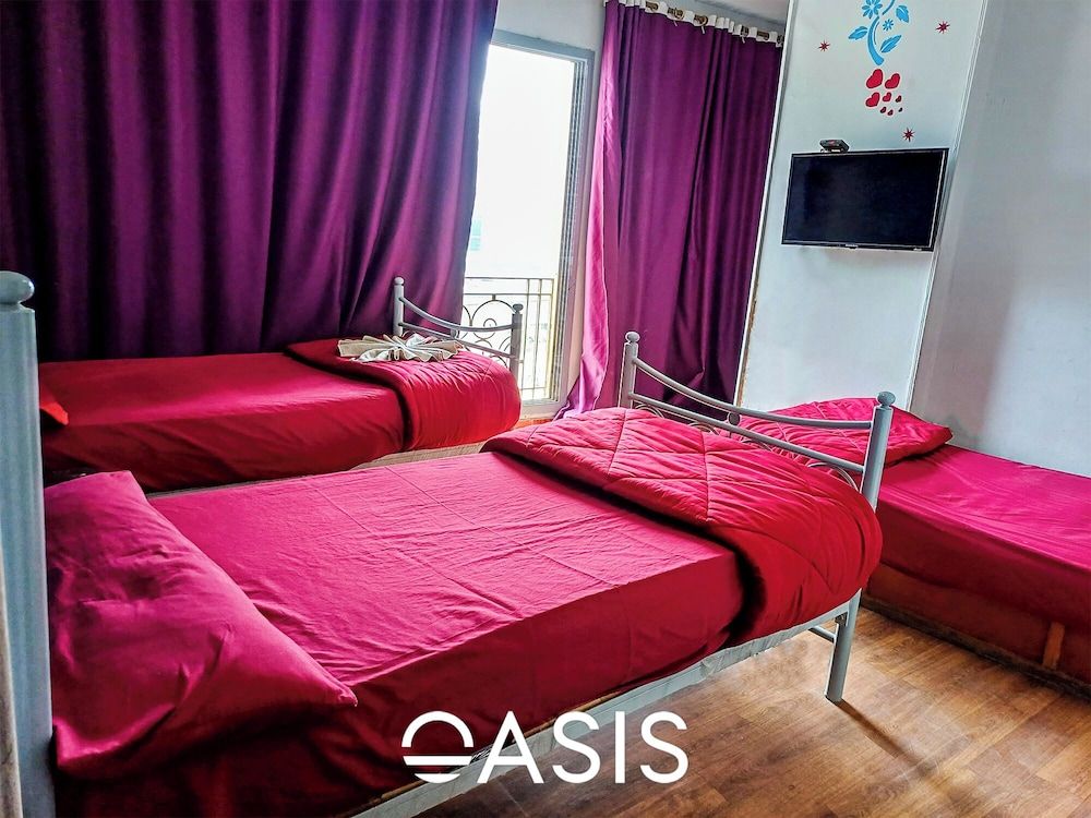 OASIS Hotel Downtown Economy Triple Room, City View 3