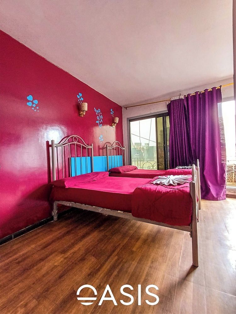 OASIS Hotel Downtown Economy Triple Room, City View