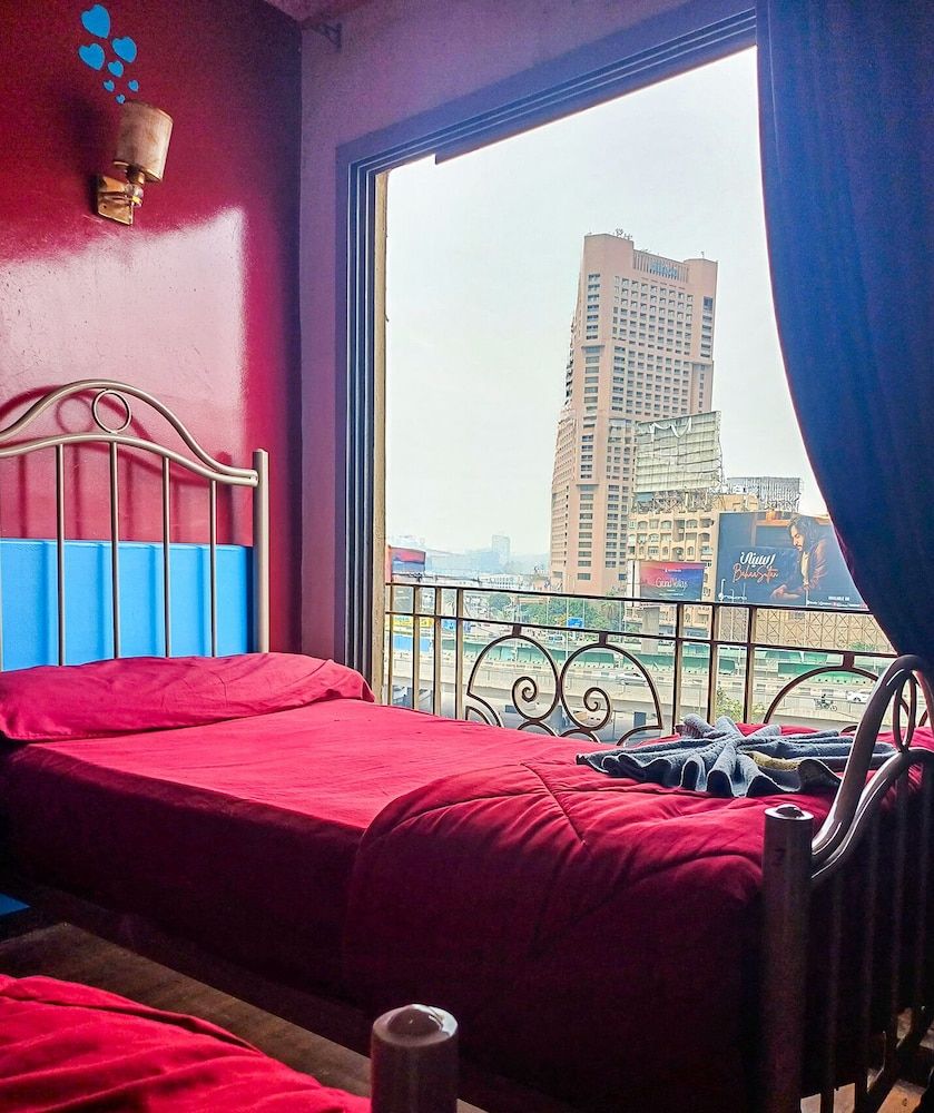 OASIS Hotel Downtown