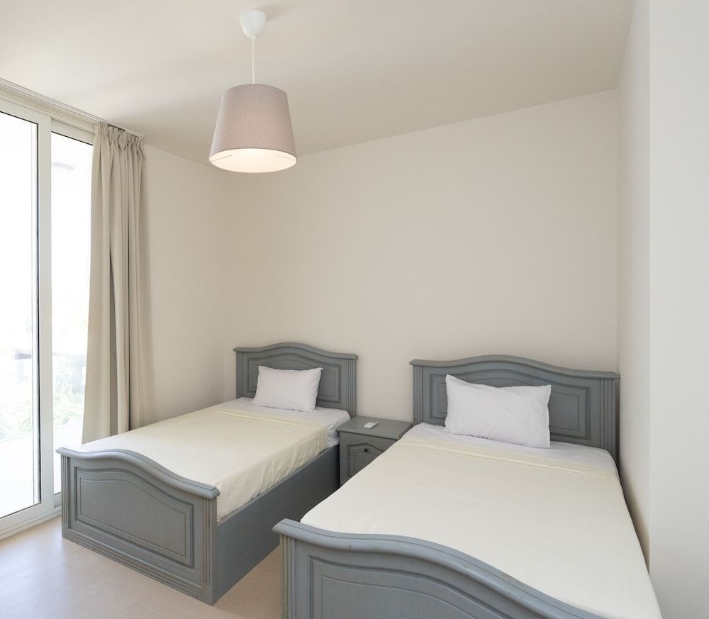 Prime Holidays Seashell Chalet, 4 Bedrooms 8