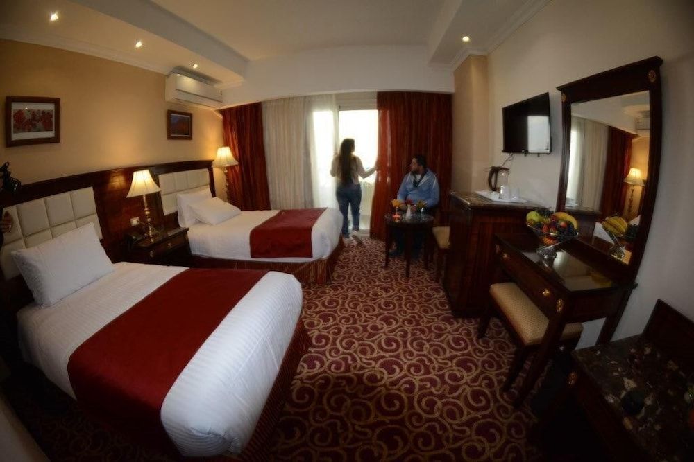 The Guard Hotel Deluxe Double King Or Twin Garden View 2