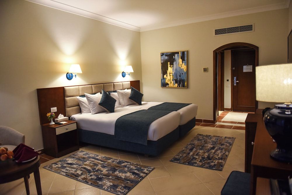 Ivy Cyrene Island Aqua Park Resort Standard Room, Garden View 3