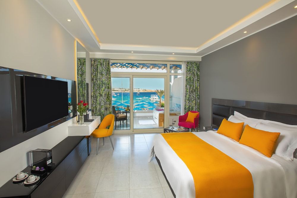 Deluxe Double Room, 1 King Bed, Beach View