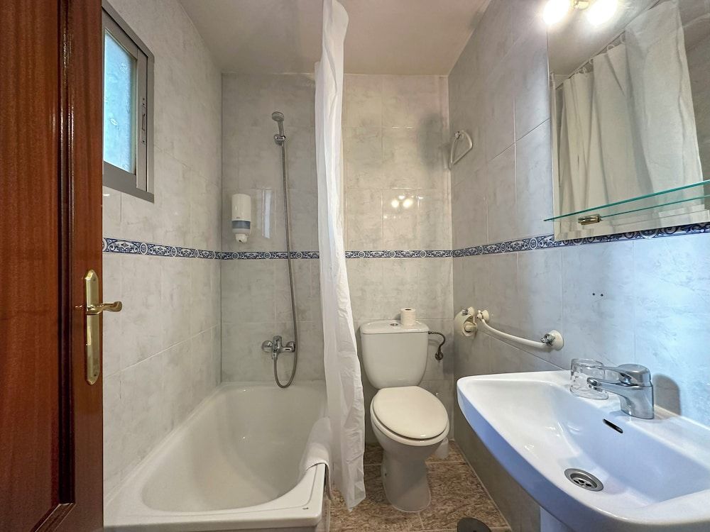 Single Room, Shared Bathroom