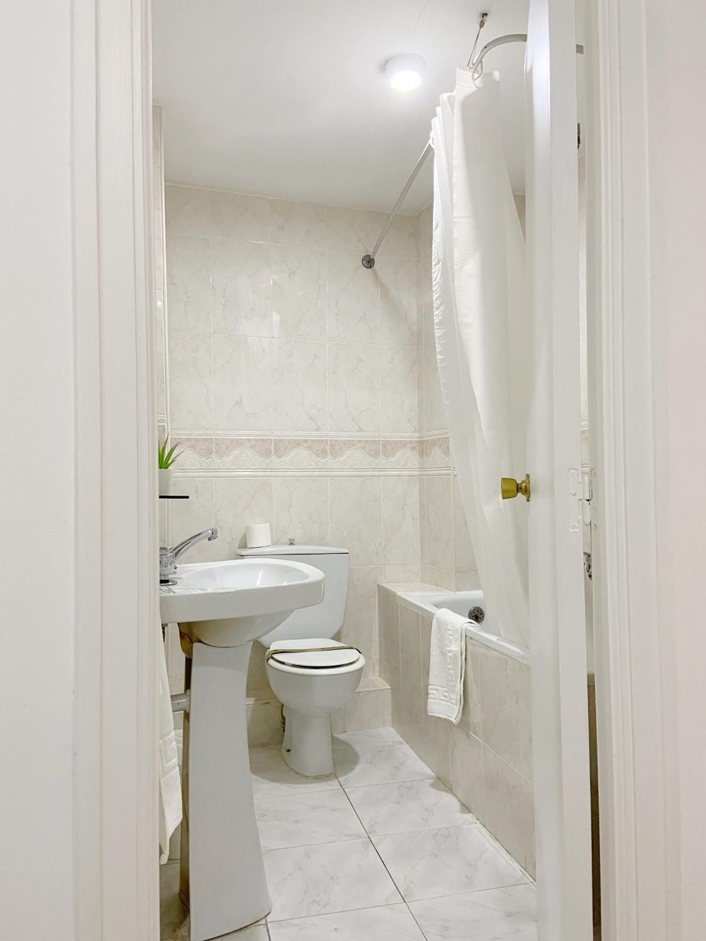 Hostal Sol Twin Room 4