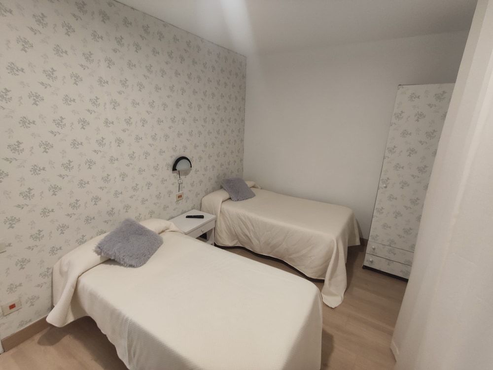 Hostal Sol Twin Room 2