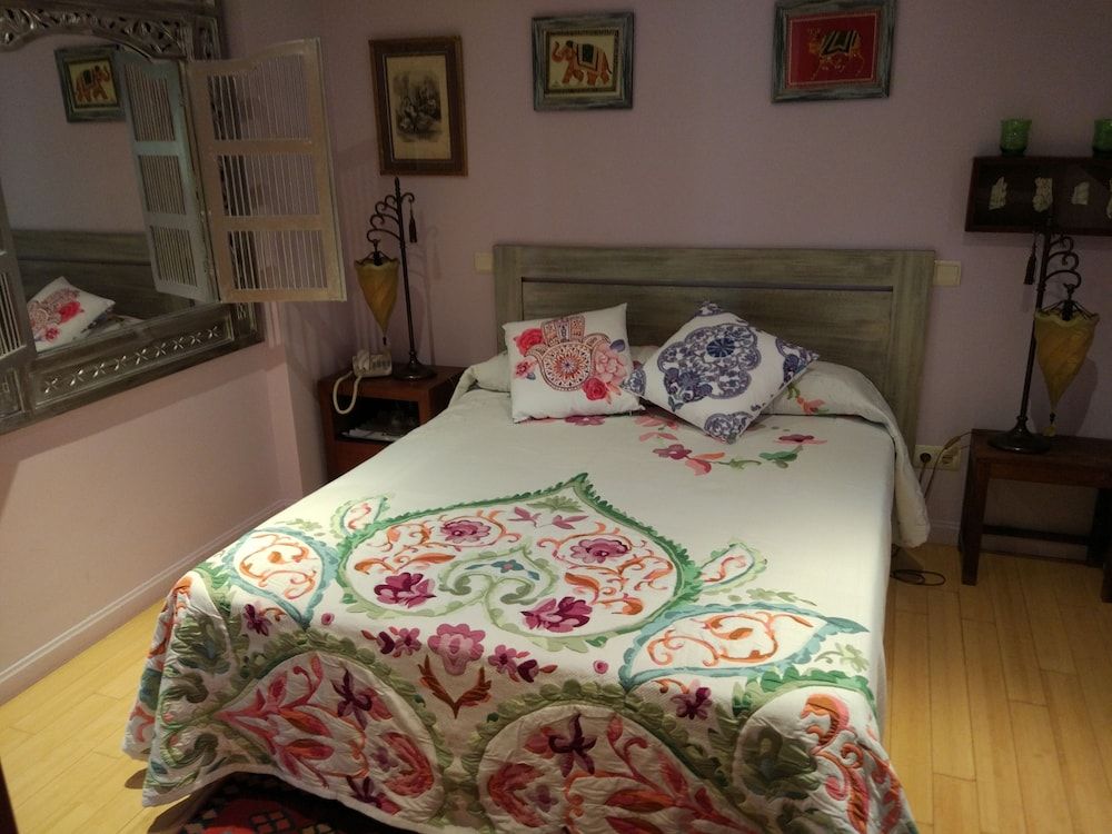 Deluxe Room, 1 Queen Bed