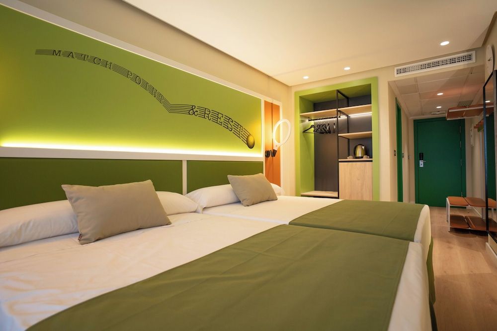 Basic Room (Match Point (Tennis) (3 Adults))