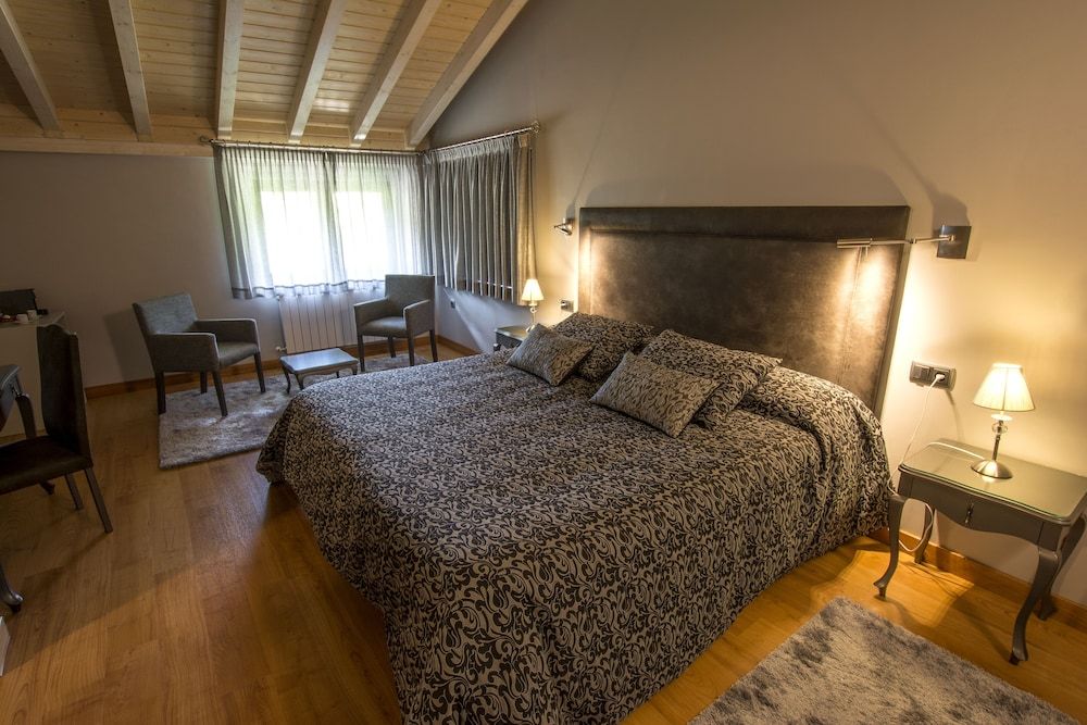Exclusive Studio Suite, 1 Bedroom, Hot Tub, Mountain View