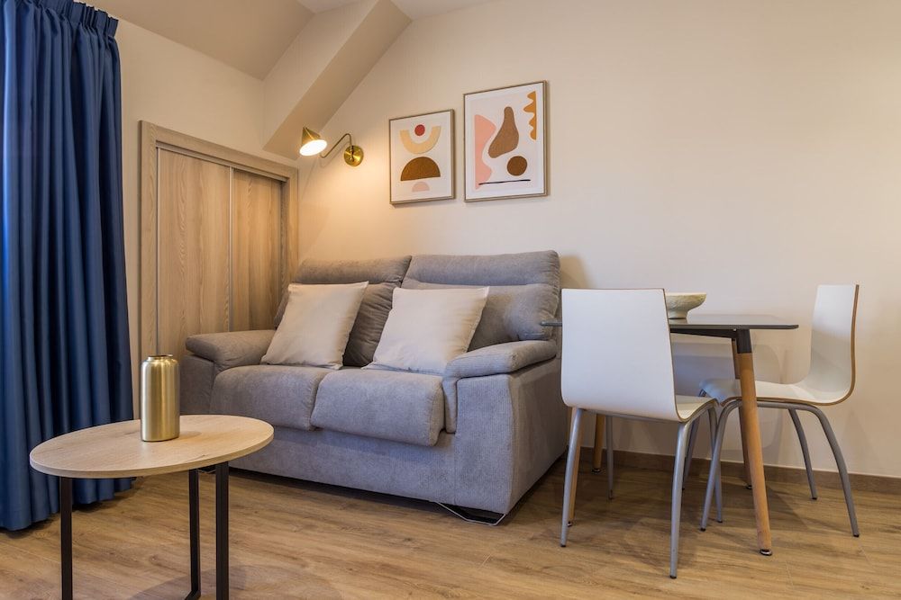 Vigo Bay Apartments by Olala Homes Superior Studio, Balcony 9