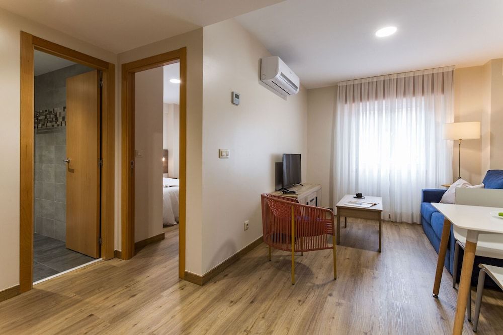 Vigo Bay Apartments by Olala Homes Apartment 8