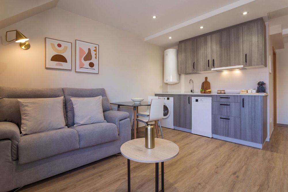 Vigo Bay Apartments by Olala Homes Superior Studio, Balcony 13