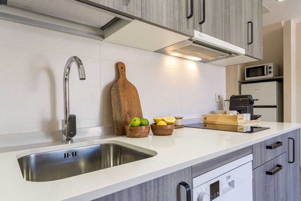 Vigo Bay Apartments by Olala Homes Superior Studio, Balcony 7