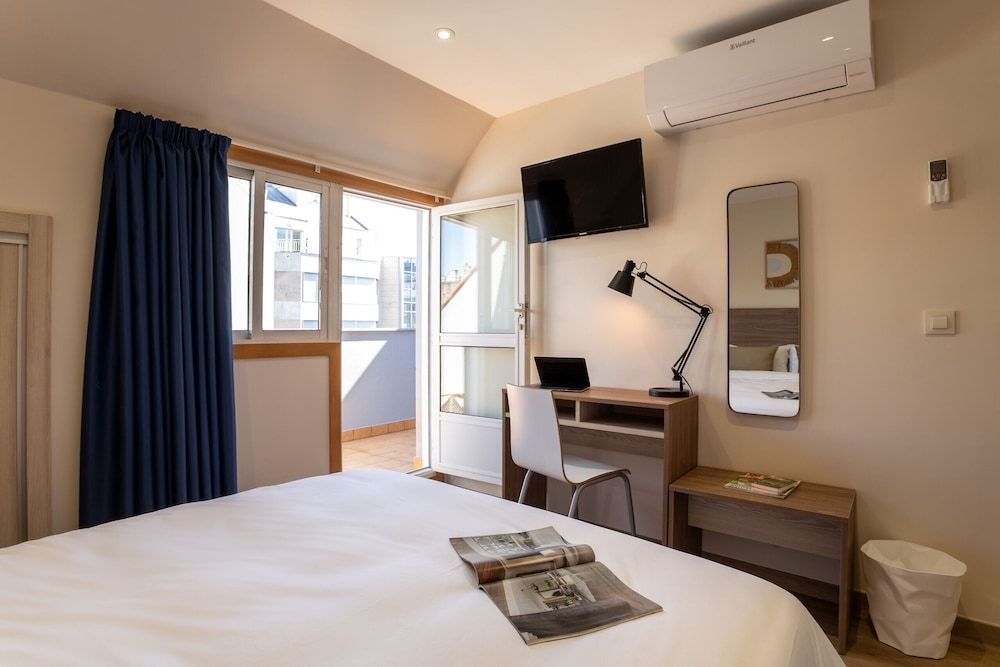 Vigo Bay Apartments by Olala Homes Superior Studio, Balcony 3