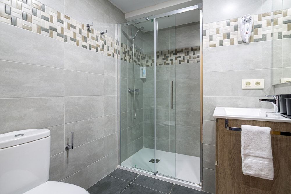 Vigo Bay Apartments by Olala Homes Superior Studio, Balcony 8