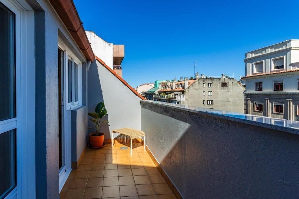 Vigo Bay Apartments by Olala Homes Superior Studio, Balcony 5