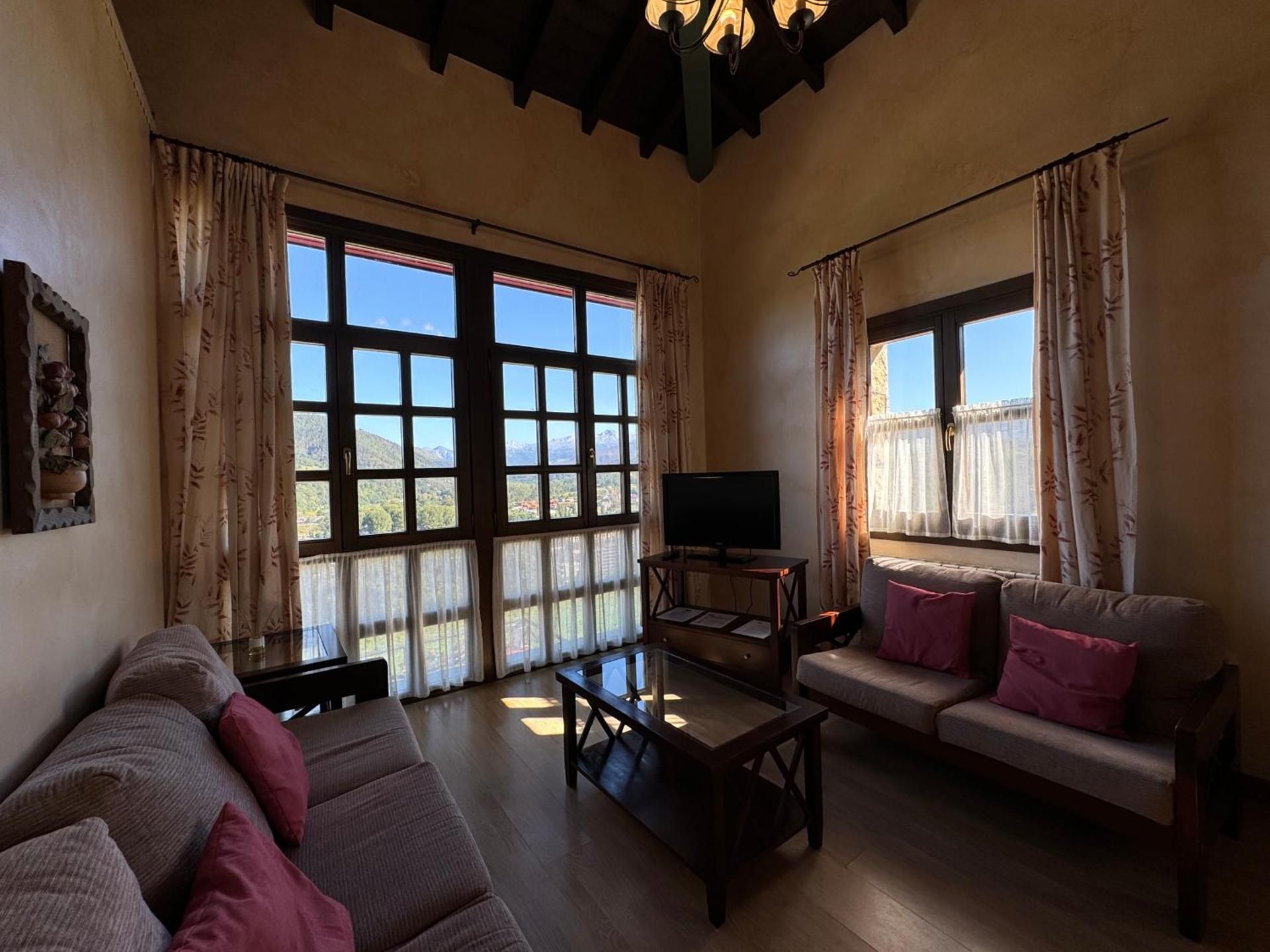 Three-Bedroom Apartment (6 Adults)