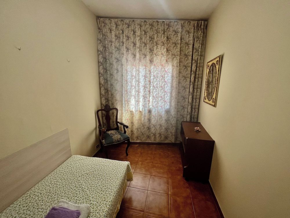 Alma Hostel Economy Single Room, City View