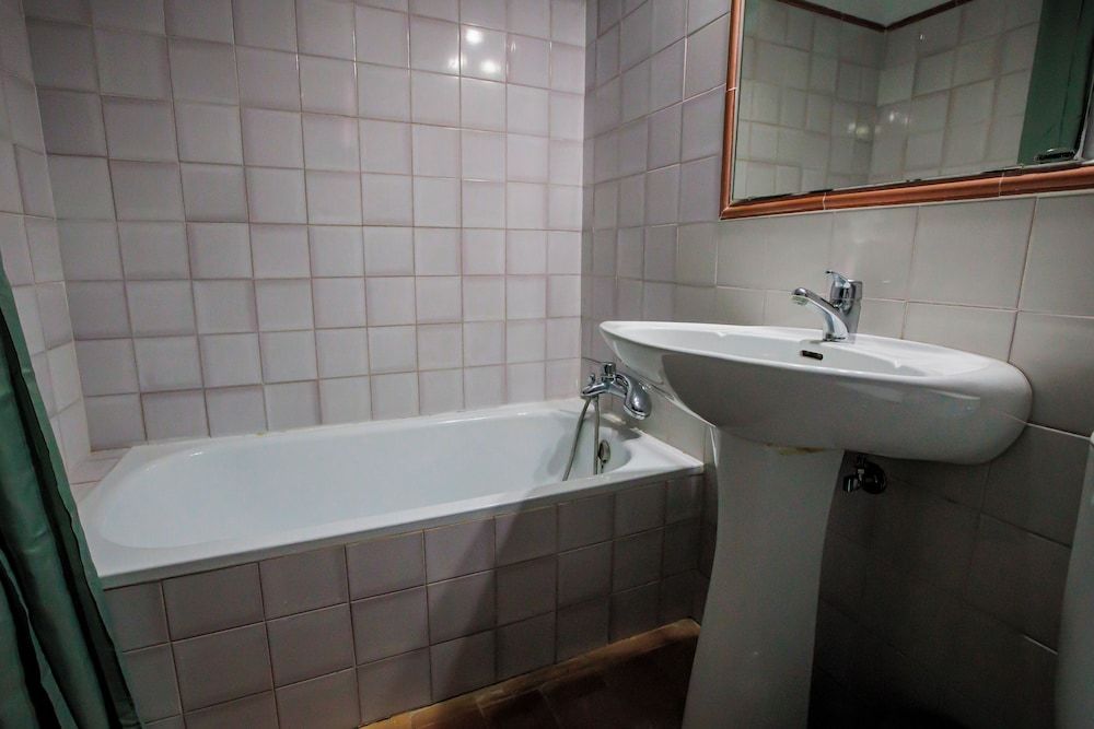 HN Romero 18 Basic Twin Room 7