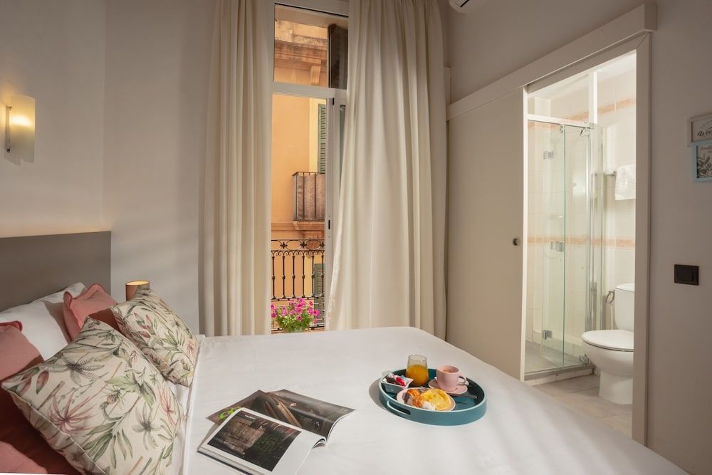 Antonios Hostal Double Room, Balcony, City View 6