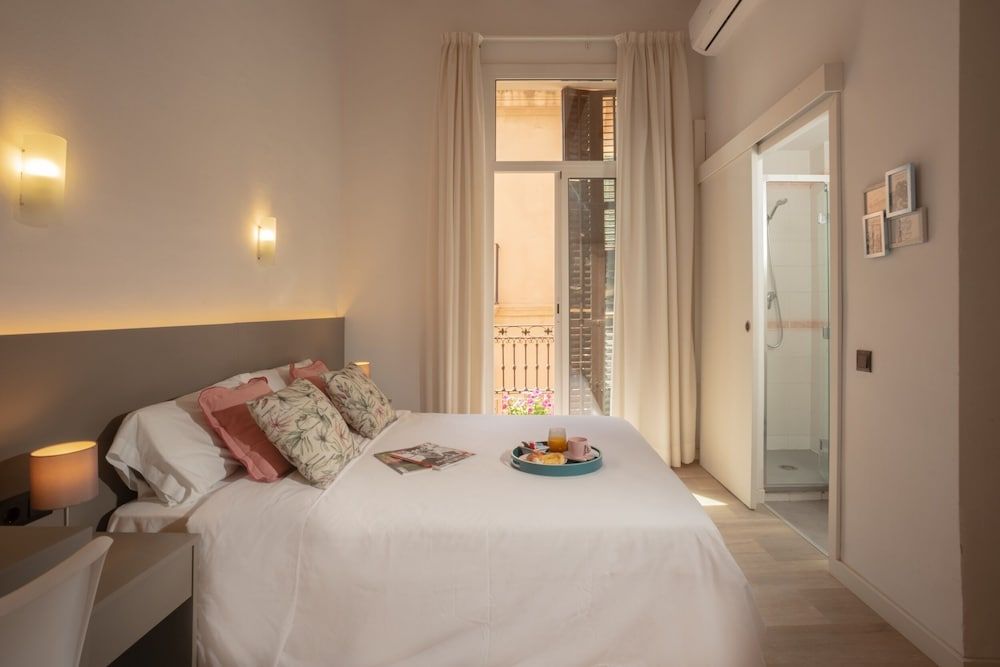 Antonios Hostal Double Room, Balcony, City View 7