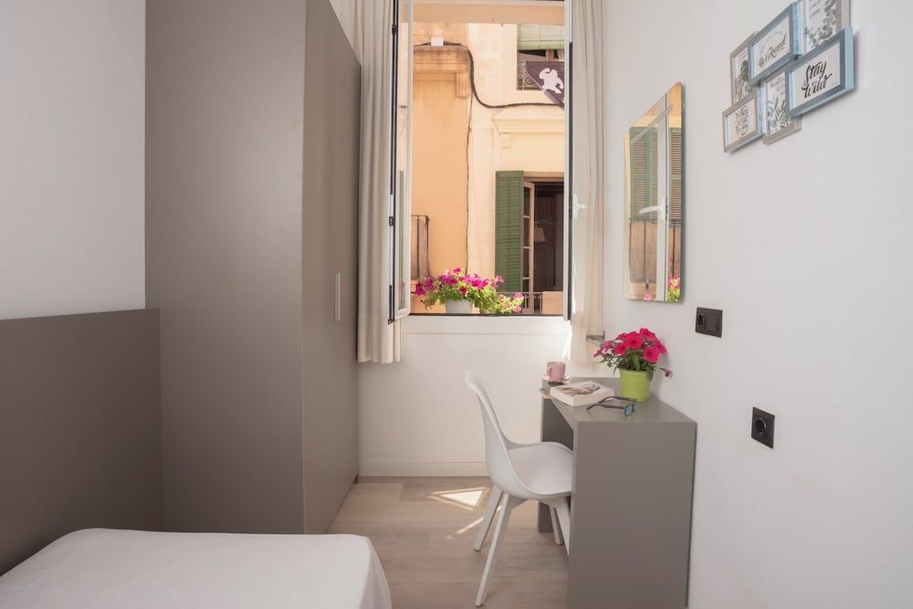 Antonios Hostal Single Room, Shared Bathroom, City View 5