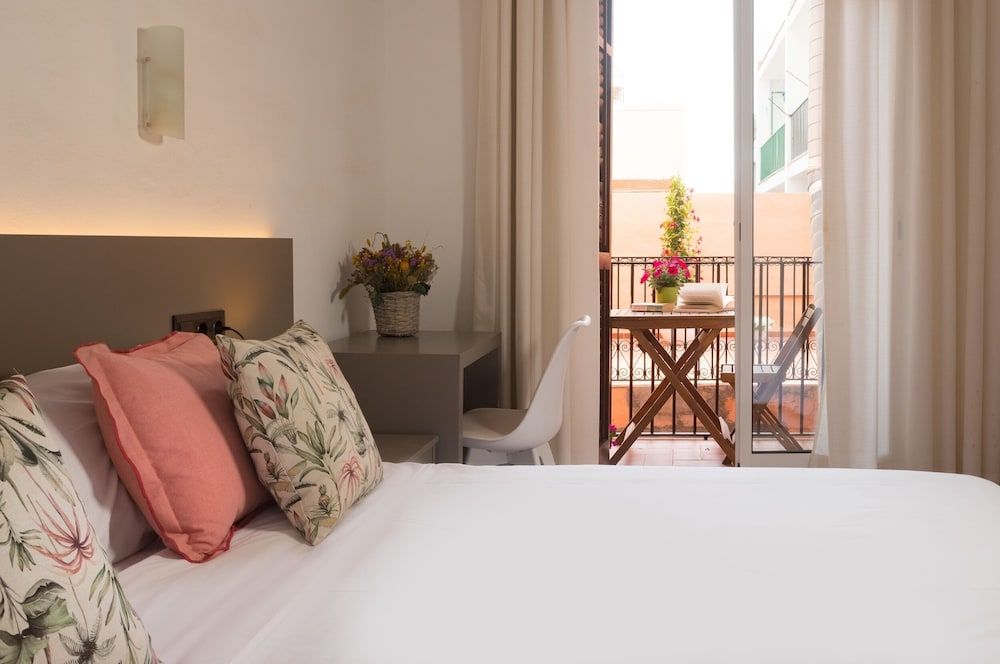 Antonios Hostal Double Room, Balcony, City View 3