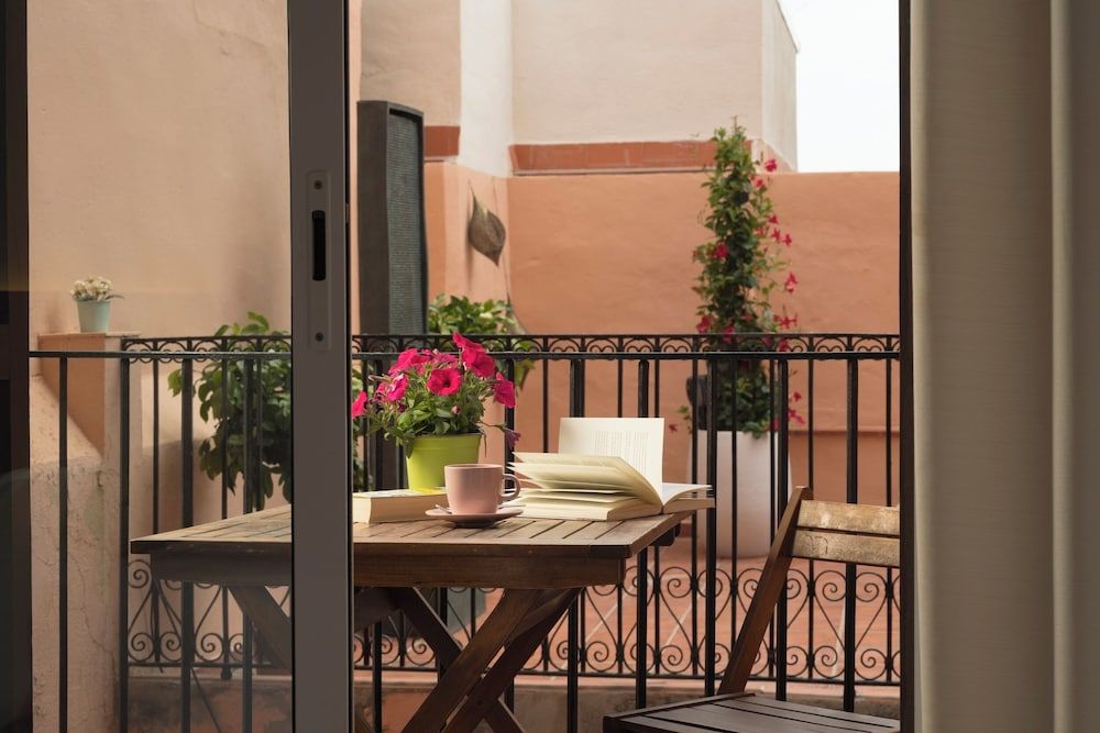 Antonios Hostal Double Room, Balcony, City View 9