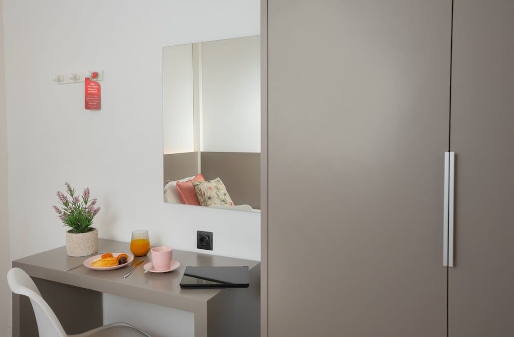 Antonios Hostal Single Room, Shared Bathroom, City View 3