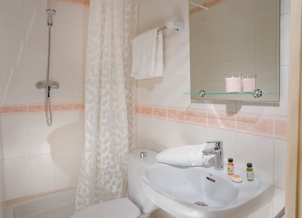 Antonios Hostal Double Room, Balcony, City View 10