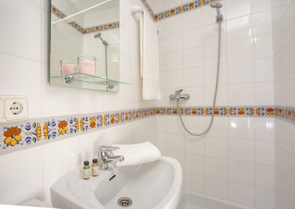 Antonios Hostal Double Room, Balcony, City View 13