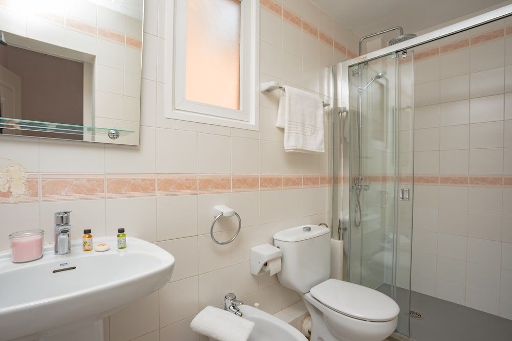 Antonios Hostal Grand Double Room, Patio, Courtyard View 3