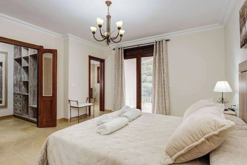 Villa (4 Bedrooms)