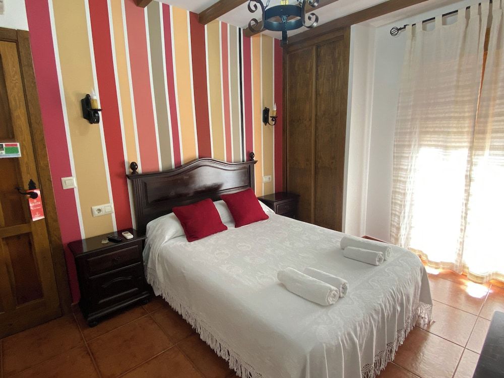 Hostal El Descanso Del Emperador Comfort Double or Twin Room, Balcony, City View 3