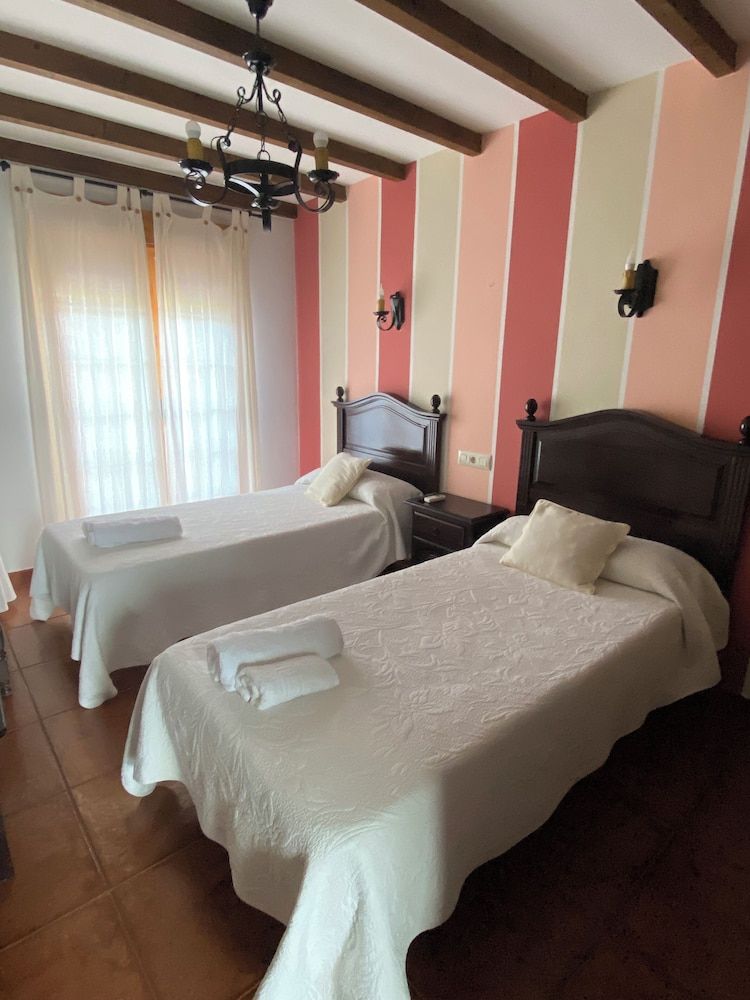 Hostal El Descanso Del Emperador Comfort Double or Twin Room, Balcony, City View 2