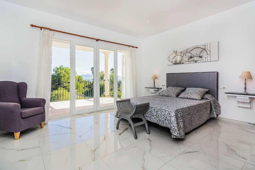Villa (6 Bedrooms)