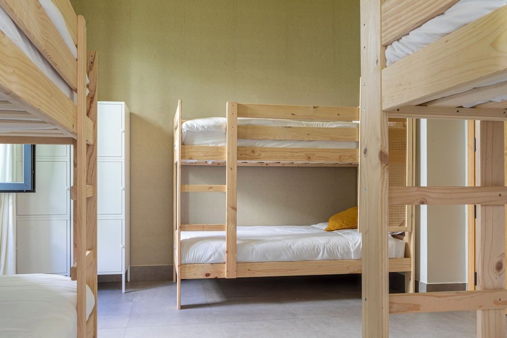 Shared Dormitory, Women only