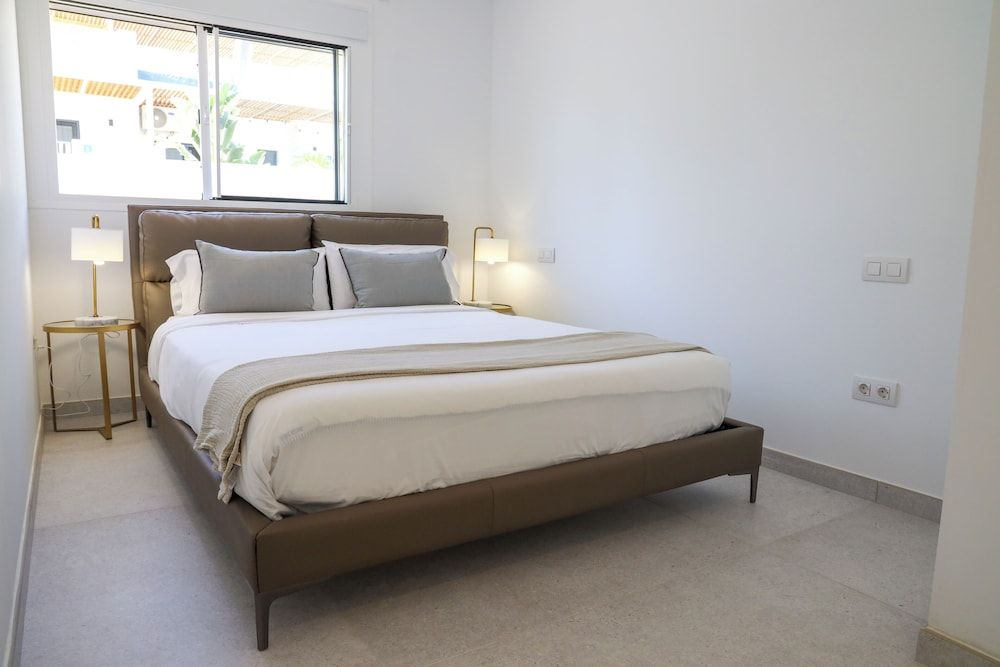 Grand Four Bedroom Penthouse with Panoramic Sea View & Private Jetted Tub & Private Pool