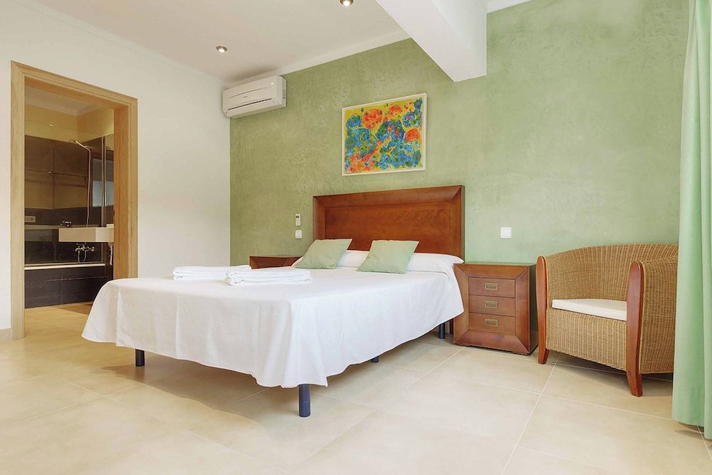 Villa (4 Bedrooms)