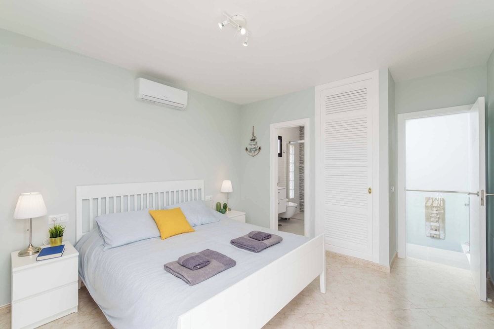 Villa (4 Bedrooms)