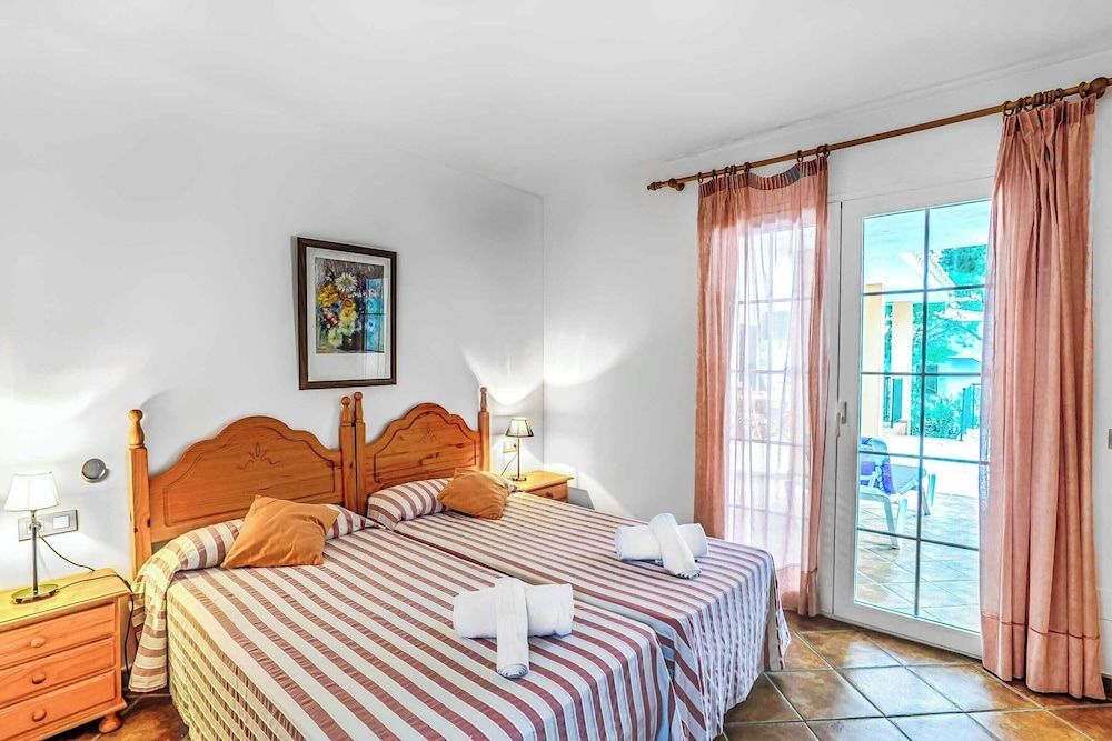 Villa (4 Bedrooms)
