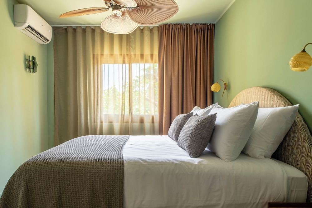Deluxe Suite, Balcony