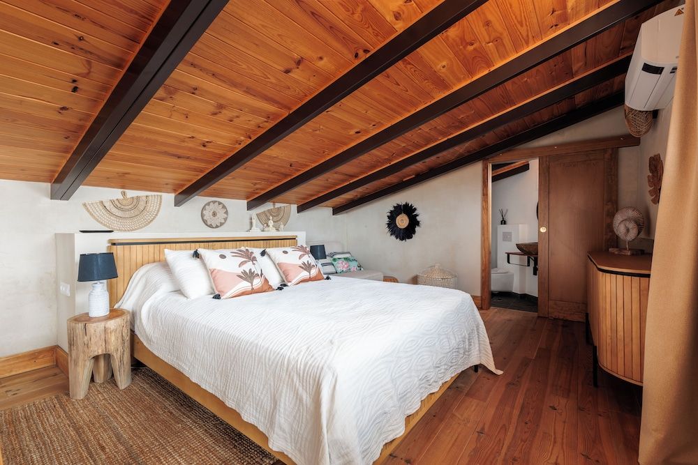 2. Two-storey Deluxe Apartment with stunning rooftop terrace. Oceanview.