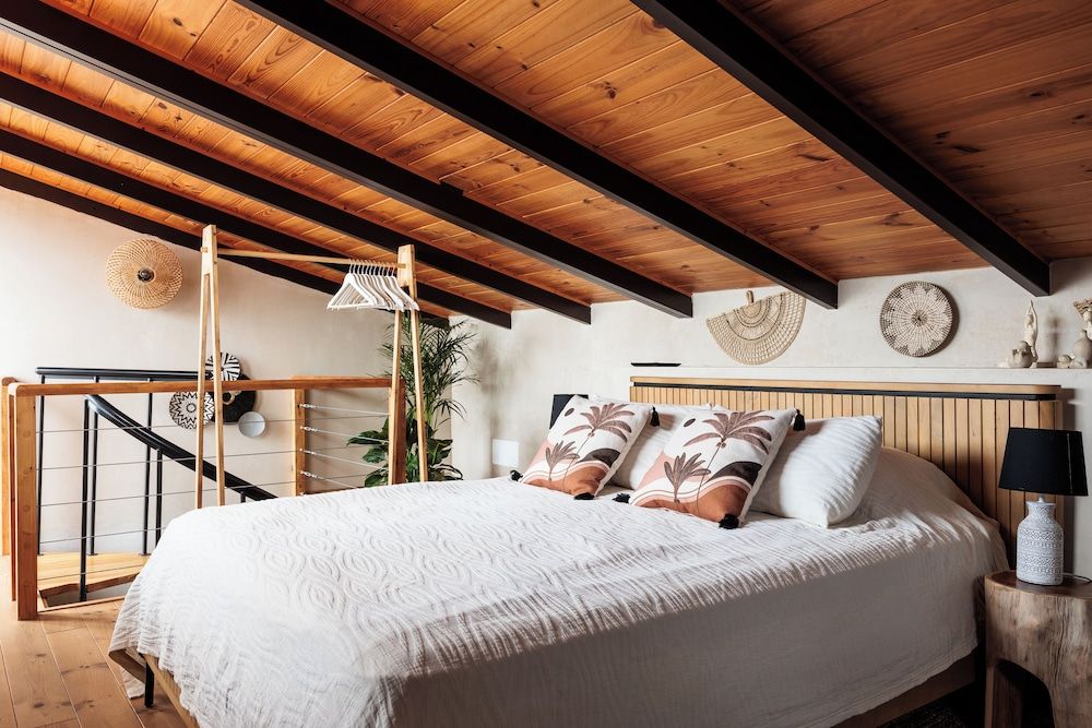 2. Two-storey Deluxe Apartment with stunning rooftop terrace. Oceanview.