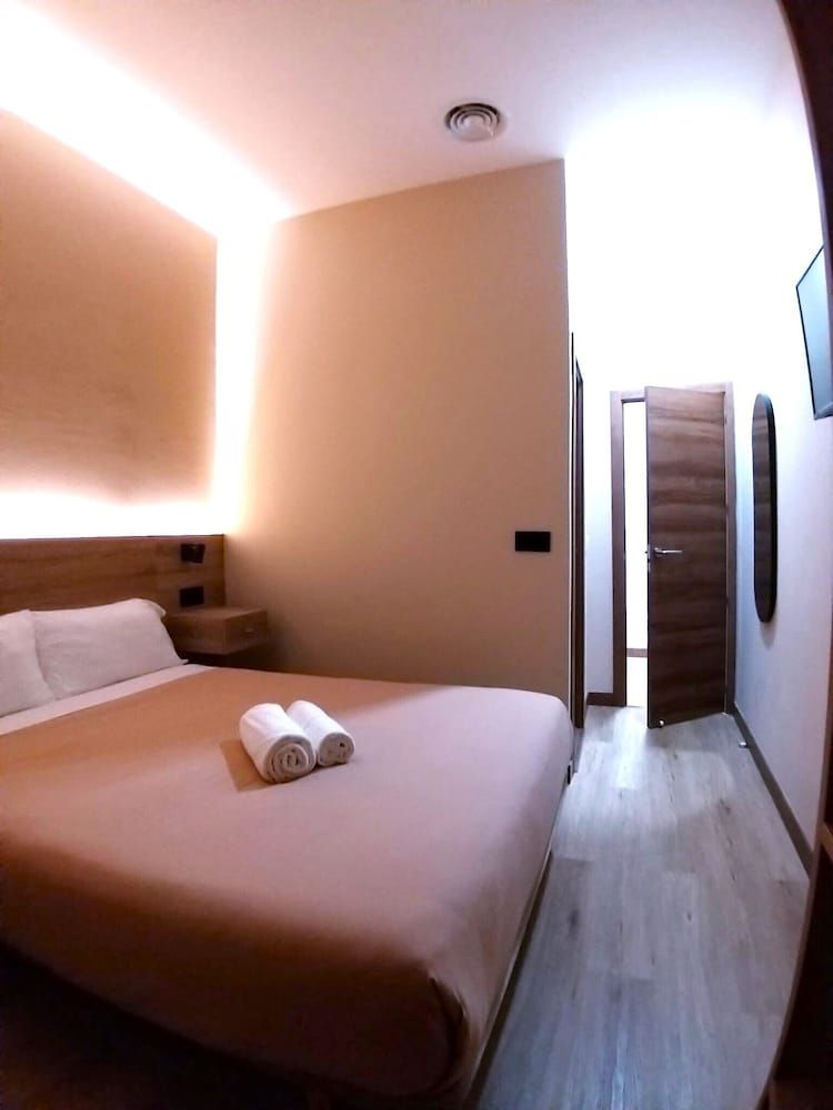 Optimus Comfort Campoamor 101 Deluxe Room 11