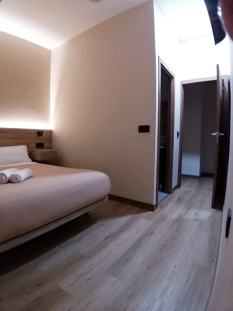 Optimus Comfort Campoamor 101 Deluxe Room 6