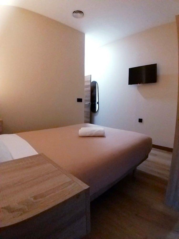 Optimus Comfort Campoamor 101 Deluxe Room 7