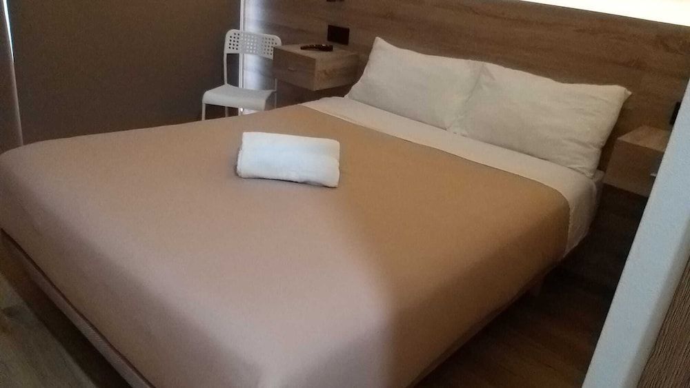 Optimus Comfort Campoamor 101 Deluxe Room 14
