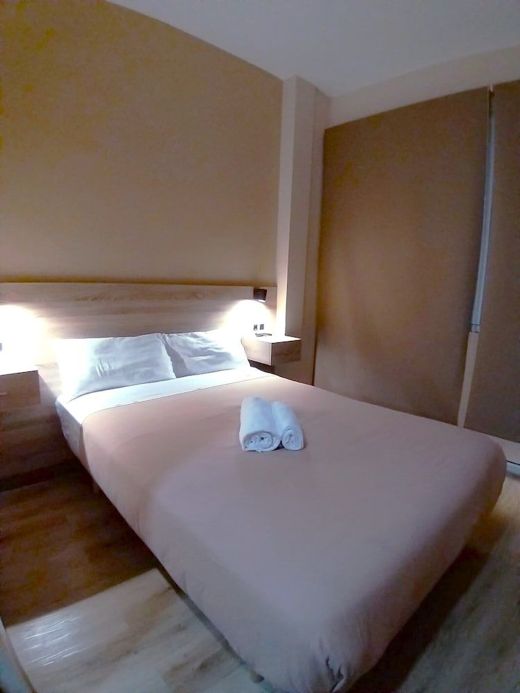 Optimus Comfort Campoamor 101 Deluxe Room 9