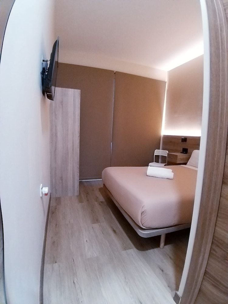 Optimus Comfort Campoamor 101 Deluxe Room 8